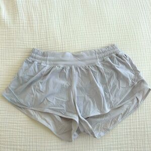 LULULEMON HOTTY HOT SHORT 2.5 INSEAM WHITE